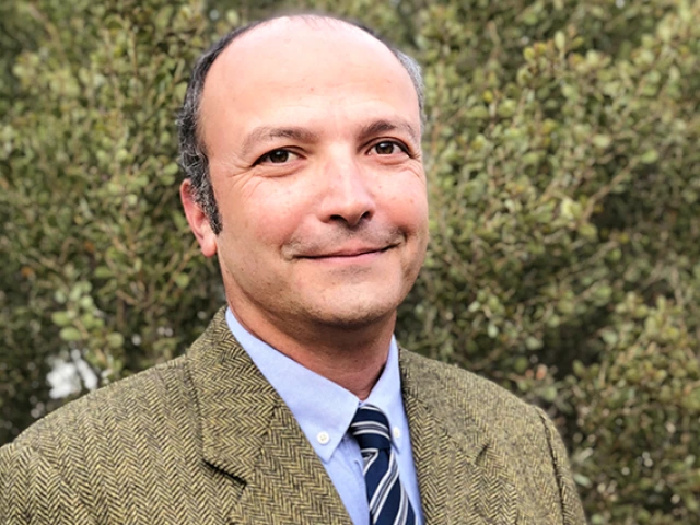 Headshot of Robert Schon